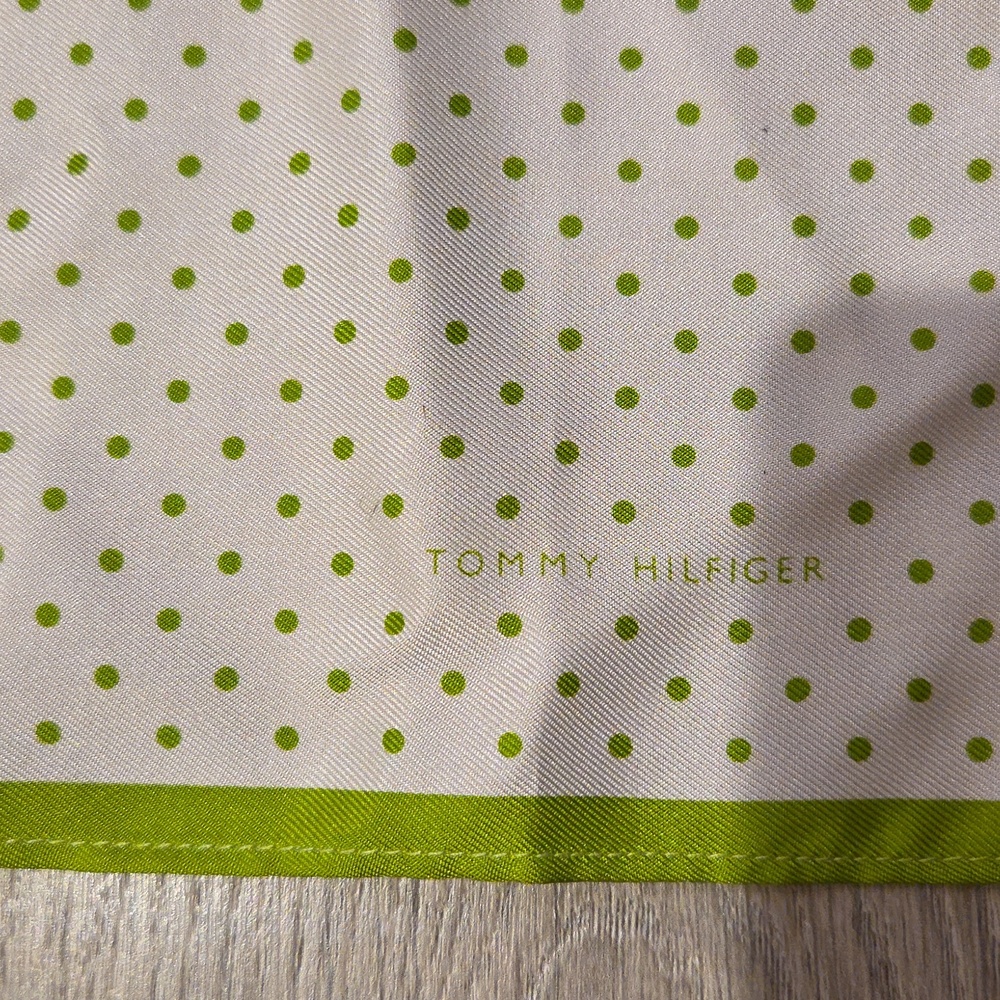 Tommy Hilfiger 💯 Silk Pocket Square - Picture 3 of 4